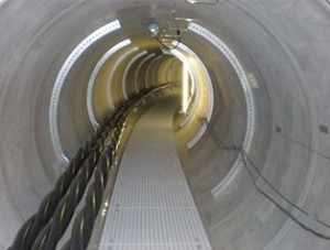 Grating passageway in underground cable tunnel (corrosion-resistant)